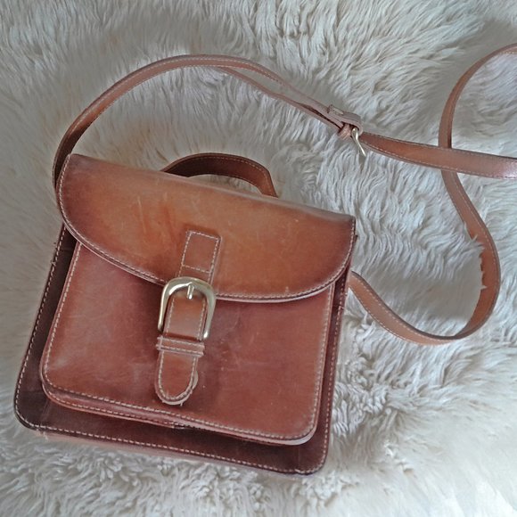 Lovely & Strong - Vintage Leather Cross-Body Bag by G.H. Bass (est. 1876) - Picture 1 of 4